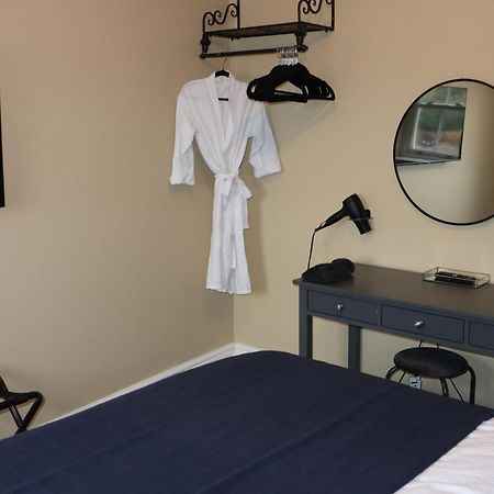 Canal View Cottage With Log Fire & Parking Blisworth Экстерьер фото