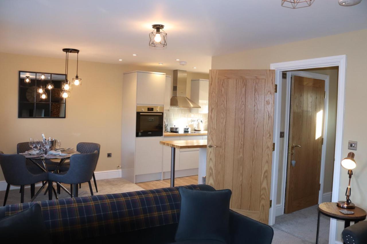 Canal View Cottage With Log Fire & Parking Blisworth Экстерьер фото