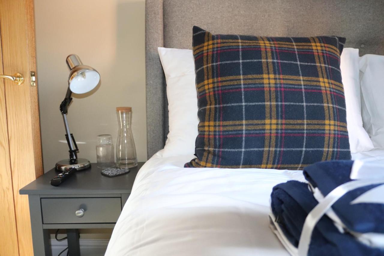 Canal View Cottage With Log Fire & Parking Blisworth Экстерьер фото