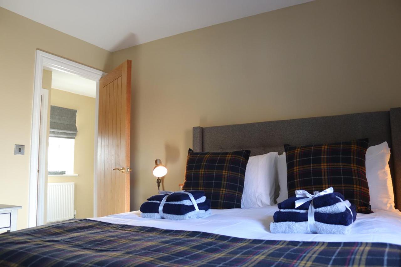 Canal View Cottage With Log Fire & Parking Blisworth Экстерьер фото