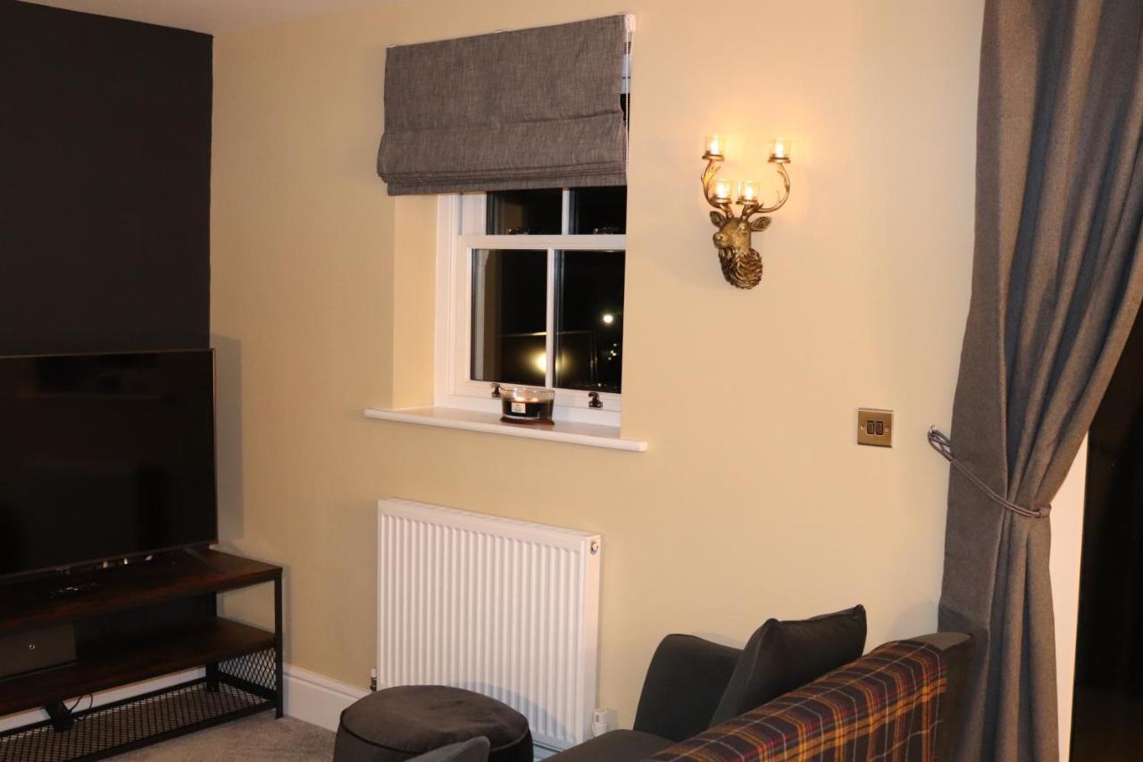 Canal View Cottage With Log Fire & Parking Blisworth Экстерьер фото