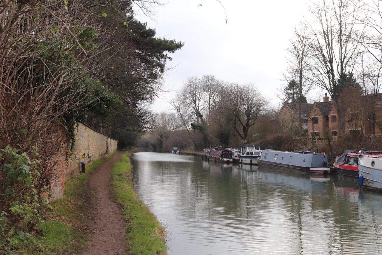 Canal View Cottage With Log Fire & Parking Blisworth Экстерьер фото